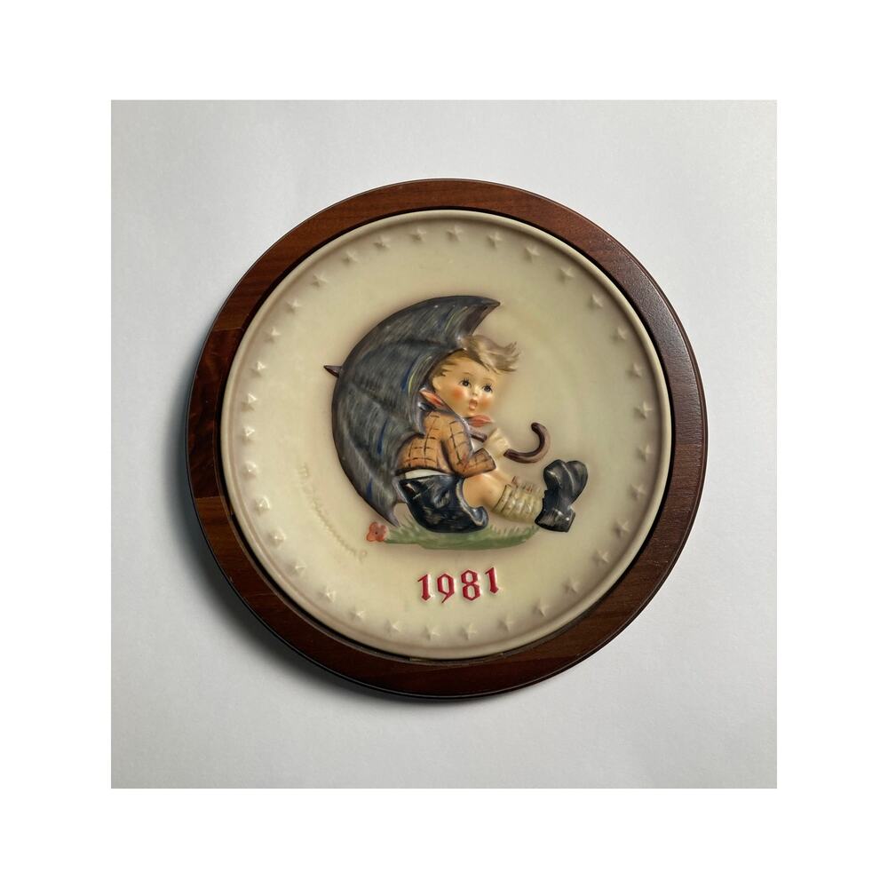 VTG Framed MI Hummel 1981 11th Annual Plate - "Boy with the Umbrella" Germany